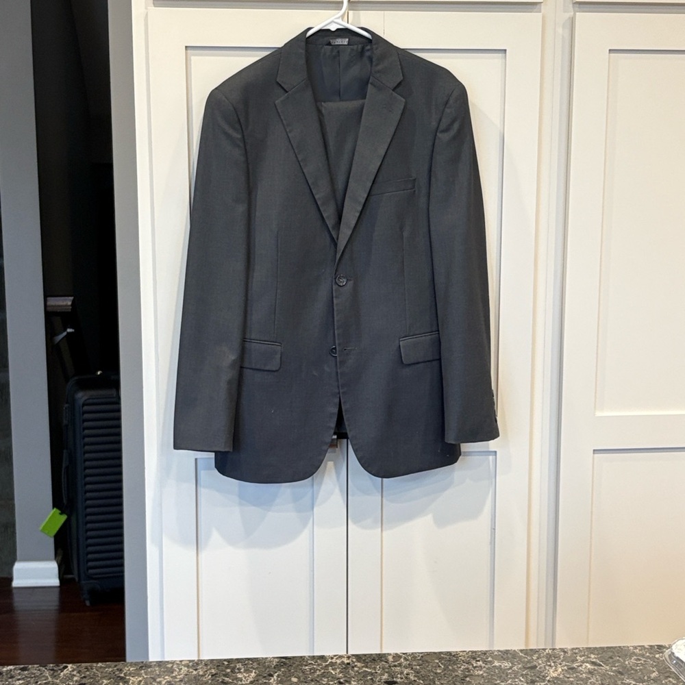 Men's Charcoal Two-Button Suit Jacket - Classic Tailored Blazer
